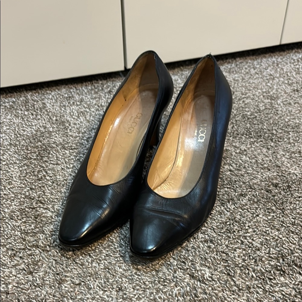 Vintage Gucci Black Leather Pumps, Sz 8.5 (39)